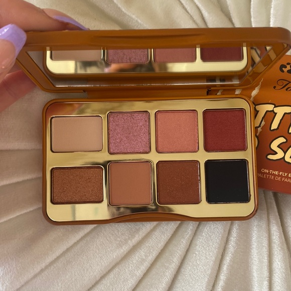 TOO FACED KITTY LIKES TO GET SCRATCH EYESHADOW PALETTE - Picture 2 of 3